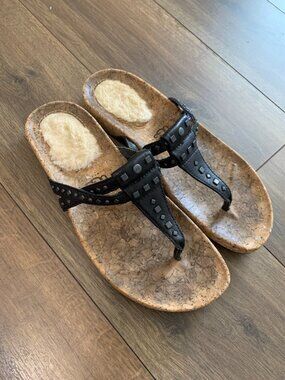 UGG T StrapThong sandals black leather  Slipers women's size 7